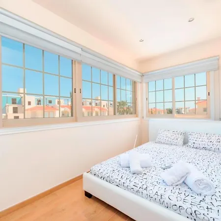 Villa Four Bedrooms 1256 *