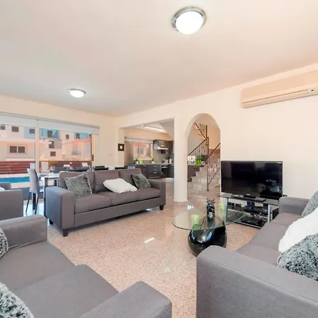 Four Bedrooms 1256 *