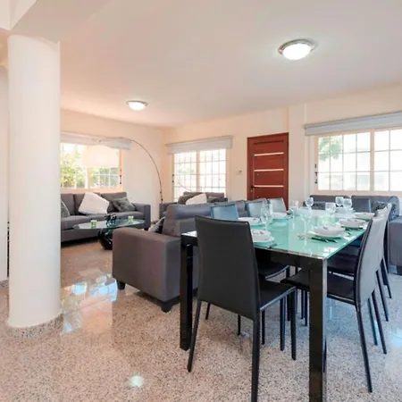 Four Bedrooms 1256
